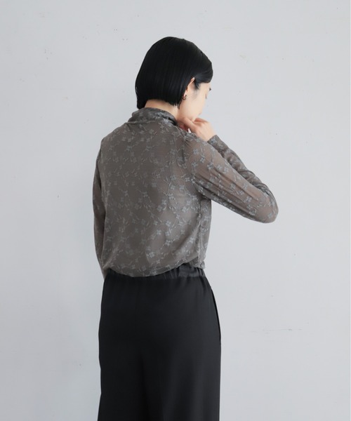 NOMBRE IMPAIR（ノンブルアンペール）の「【予約】ストレッチレース　タートルプルオーバー（Tシャツ/カットソー・レディース・グレー/ホワイト・FREE）」の4枚目の写真