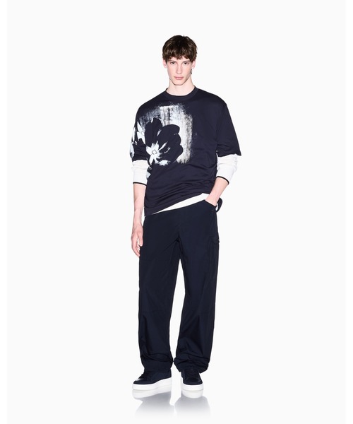 ARMANI EXCHANGE(アルマーニエクスチェンジ)の「【A|X アルマーニ エクスチェンジ】フラワープリント コンフォートフィット 半袖クルーネックTシャツ/COMFORT(Tシャツ/カットソー・メンズ・オフホワイト/ダークネイビー・X-LARGE/LARGE/MEDIUM/SMALL/X-SMALL/XX-LARGE)」の3枚目の写真