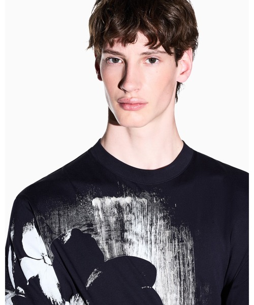 ARMANI EXCHANGE(アルマーニエクスチェンジ)の「【A|X アルマーニ エクスチェンジ】フラワープリント コンフォートフィット 半袖クルーネックTシャツ/COMFORT(Tシャツ/カットソー・メンズ・オフホワイト/ダークネイビー・X-LARGE/LARGE/MEDIUM/SMALL/X-SMALL/XX-LARGE)」の12枚目の写真