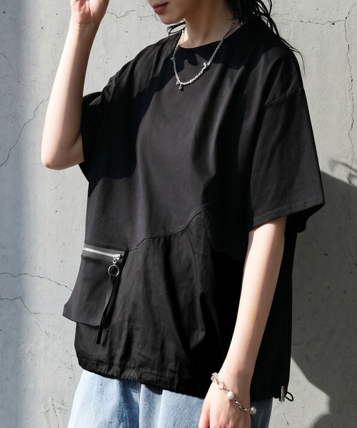 antiqua(アンティカ)の「異素材切替 ジッパーポケット Tシャツ(Tシャツ/カットソー・レディース・ブラック・ONESIZE)」の1枚目の写真