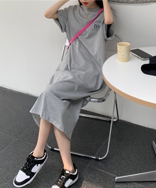 Flugge(フラッジー)の「Tシャツスリットワンピース(ワンピース・レディース・グレー・LARGE/MEDIUM)」の1枚目の写真