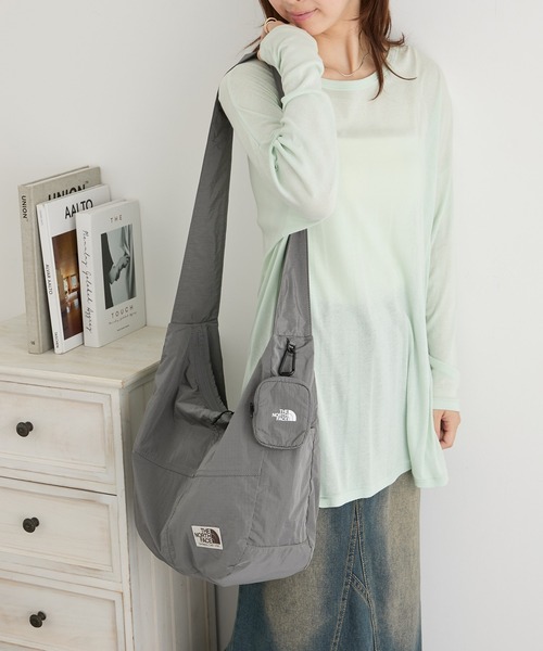 THE NORTH FACE(ザノースフェイス)の「【THE NORTH FACE】WL HOBO SHOULDER BAG L NN2PR16(ショルダーバッグ・レディース・グレイッシュベージュ/チャコールグレー/ブラック/アイボリー・FREE)」の3枚目の写真