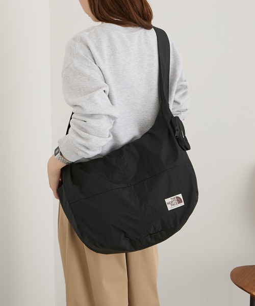 THE NORTH FACE(ザノースフェイス)の「【THE NORTH FACE】WL HOBO SHOULDER BAG L NN2PR16(ショルダーバッグ・レディース・グレイッシュベージュ/チャコールグレー/ブラック/アイボリー・FREE)」の1枚目の写真