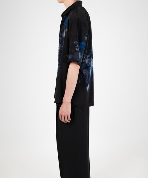 LAD MUSICIAN(ラッドミュージシャン)の「DECHINE FLOWER SHORT SLEEVE COMFORT SHIRT(Tシャツ/カットソー・メンズ・ブラック×ブルー/ワイン/ブラック×レッド・46/44/42)」の5枚目の写真