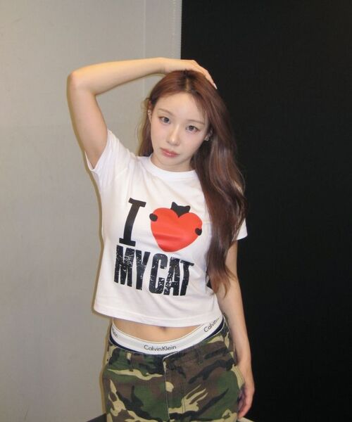 REBRENNER(リブレンナー)の「DTF ラブマイキャット クールコットン ウィメンズ クロップ 半袖Tシャツ ホワイト(Tシャツ/カットソー・レディース・ホワイト・SMALL/MEDIUM/LARGE)」の2枚目の写真