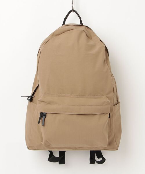 STUDIOUS(ステュディオス)の「COMMUTE DAYPACK(バックパック/リュック・メンズ・ベージュ/ゴールド・FREE)」の1枚目の写真