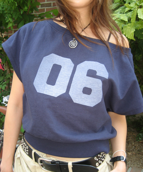 HOMEBODY THINGS(ホームバディ ティングズ)の「One -Shoulder T-Shirt (NAVY)(Tシャツ/カットソー・レディース・その他・2/1)」の3枚目の写真