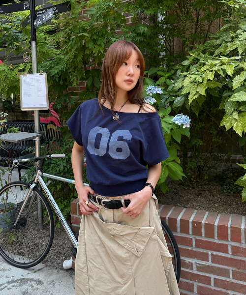 HOMEBODY THINGS(ホームバディ ティングズ)の「One -Shoulder T-Shirt (NAVY)(Tシャツ/カットソー・レディース・その他・2/1)」の4枚目の写真