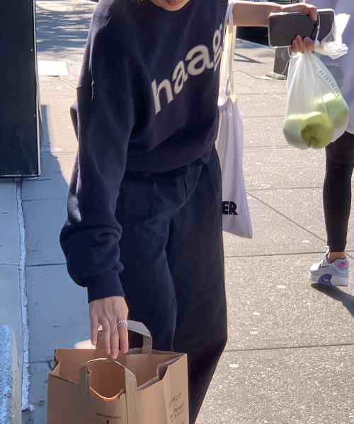 haag(ヘイグ)の「a birthday sweatshirt (navy)(スウェット・レディース・その他・FREE)」の7枚目の写真