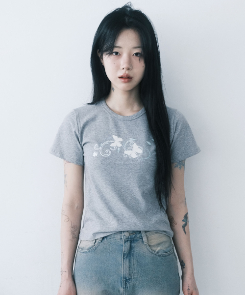 FRAGFARM(フラグファーム)の「ナビフラワークロップTシャツ (3カラー)(Tシャツ/カットソー・レディース・グレー/ブラック/ホワイト・FREE)」の4枚目の写真