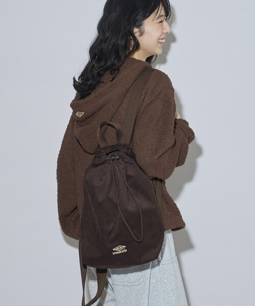 UMBRO(アンブロ)の「UMBRO/アンブロ SP Corduroy Packable MINI BAG/別注 コーデュロイ パッカブル ミニバッグ/ナップサック型(バックパック/リュック・メンズ・ダークブラウン/ブラック・ONE SIZE)」の3枚目の写真