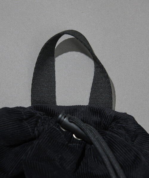 UMBRO(アンブロ)の「UMBRO/アンブロ SP Corduroy Packable MINI BAG/別注 コーデュロイ パッカブル ミニバッグ/ナップサック型(バックパック/リュック・メンズ・ダークブラウン/ブラック・ONE SIZE)」の7枚目の写真