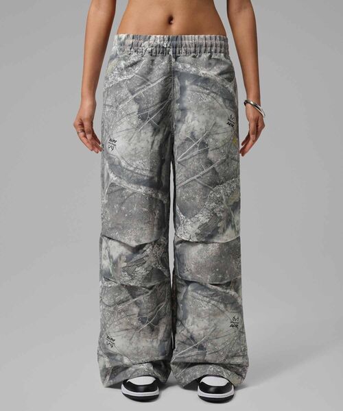 JORDAN BRAND(ジョーダンブランド)の「ジョーダン ブルックリン ウィメンズ リアルツリー パンツ / Jordan Brooklyn Women's Realtree Pants IM6947-100 White(その他パンツ・レディース・ホワイト・M/L/XS/XL/S)」の1枚目の写真