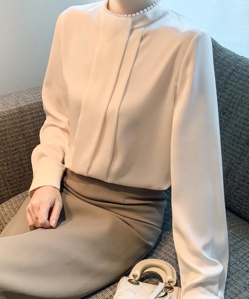 LUCPY(ラクピー)の「パールネックタックブラウス(シャツ/ブラウス・レディース・グレー/ブラック/ホワイト・MEDIUM/X-LARGE/LARGE/SMALL)」の6枚目の写真