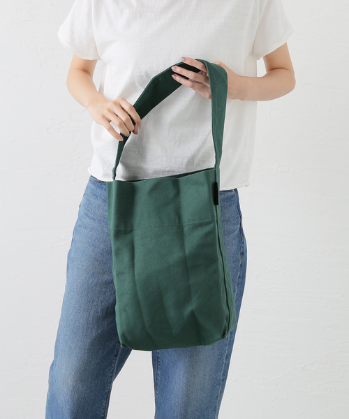 IENA LA BOUCLE(イエナラブークル)の「《撥水》KAAN カーン MIDI BUCKET トート K-BTMC-MOS/ BOU(トートバッグ・レディース・ブラウン/グリーン・FREE)」の5枚目の写真