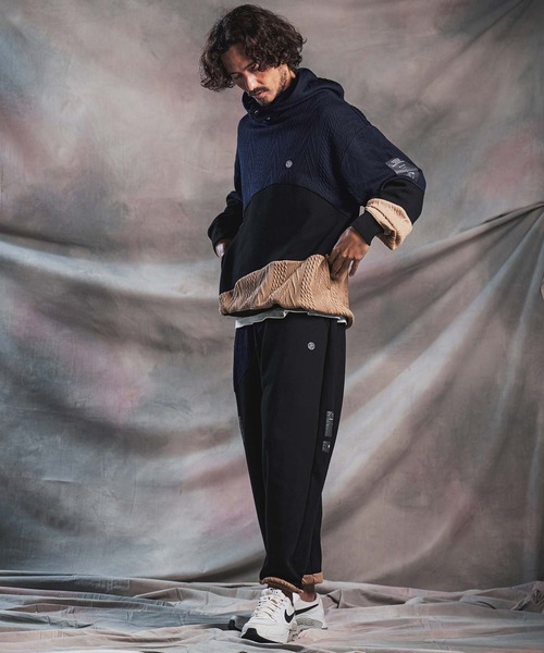 ANGENEHM（アンゲネーム）の「mpa4194-Cardboard Knit Jacquard-Blocked Hoodie プルオーバーパーカー(AG07-019acg)（パーカー・メンズ・ブラック/ミックスグレー・S/M/L）」の19枚目の写真