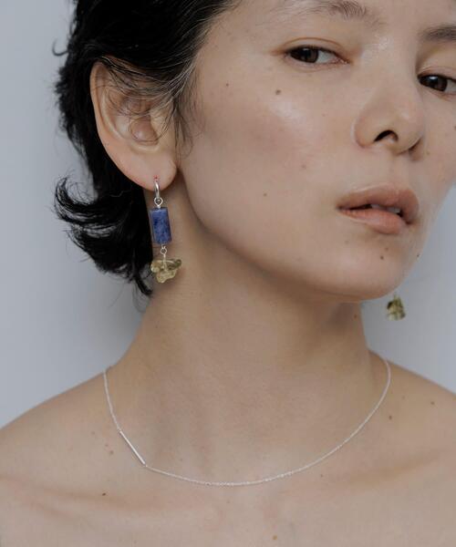 SMELLY(スメリー)の「SMELLY so’ sodalite cylinder pierce(ピアス(両耳用)・レディース・シルバー系その他・-)」の2枚目の写真