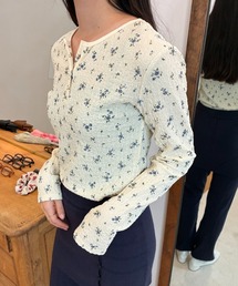 FUULLY STUDIO（フーリィーステューディオ）の「ワッシャーフラワーヘンリーロングスリーブTOPS（Tシャツ/カットソー）」