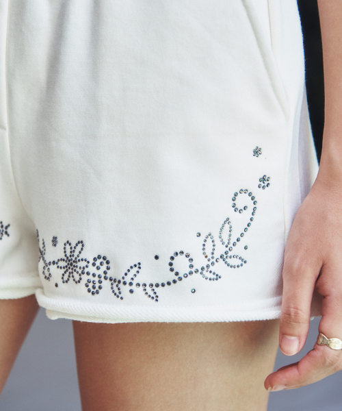 CENTAUR.KR（セントール）の「FLOWER NEEDLEWORK HOTFIX SHORTS_IVORY（その他パンツ・レディース・その他・FREE）」の3枚目の写真
