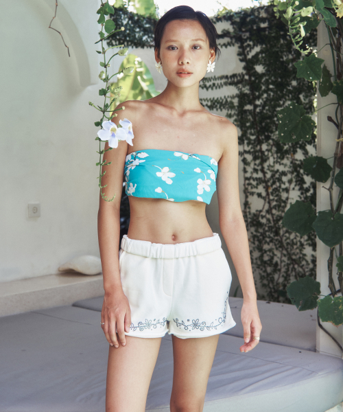 CENTAUR.KR（セントール）の「FLOWER NEEDLEWORK HOTFIX SHORTS_IVORY（その他パンツ・レディース・その他・FREE）」の4枚目の写真