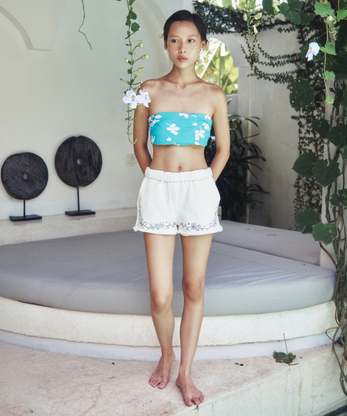 CENTAUR.KR（セントール）の「FLOWER NEEDLEWORK HOTFIX SHORTS_IVORY（その他パンツ・レディース・その他・FREE）」の5枚目の写真