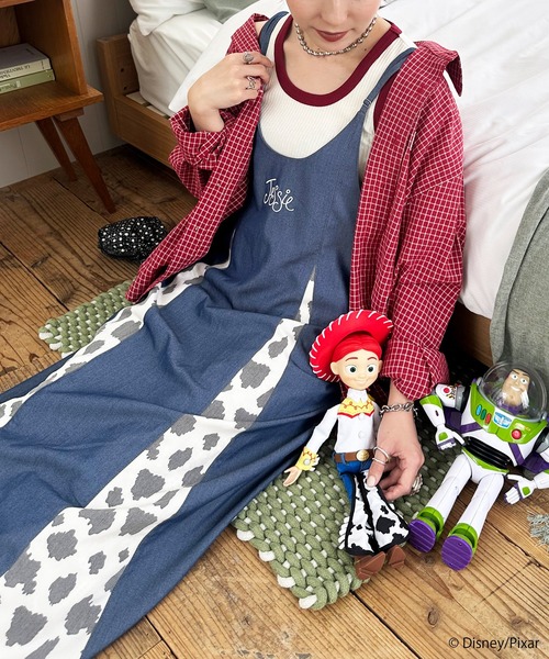 DOUBLE NAME(ダブルネーム)の「【TOY STORY】ワンポイント刺しゅう切替キャミワンピース(ワンピース・レディース・インディゴブルー・FREE)」の2枚目の写真