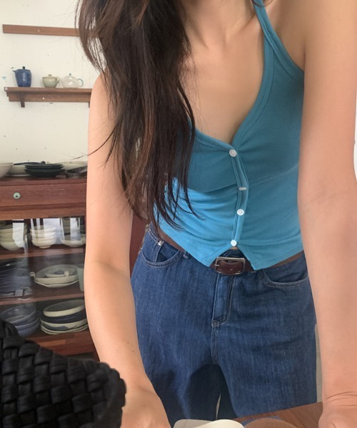 LOENNE(ロエヌ)の「Button Halter Top / ボタンホルタートップス(Tシャツ/カットソー・レディース・ブルー/アイボリー/ブラック/チャコールグレー・FREE)」の9枚目の写真