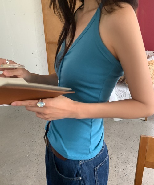 LOENNE(ロエヌ)の「Button Halter Top / ボタンホルタートップス(Tシャツ/カットソー・レディース・ブルー/アイボリー/ブラック/チャコールグレー・FREE)」の11枚目の写真