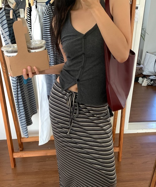 LOENNE(ロエヌ)の「Button Halter Top / ボタンホルタートップス(Tシャツ/カットソー・レディース・ブルー/アイボリー/ブラック/チャコールグレー・FREE)」の17枚目の写真