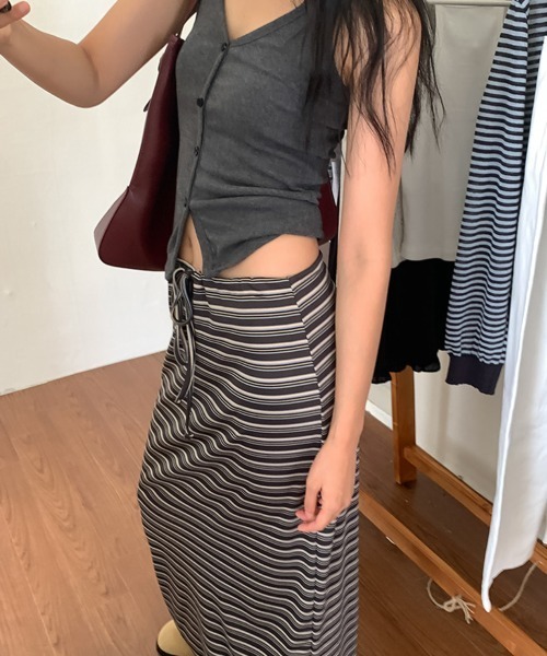 LOENNE(ロエヌ)の「Button Halter Top / ボタンホルタートップス(Tシャツ/カットソー・レディース・ブルー/アイボリー/ブラック/チャコールグレー・FREE)」の19枚目の写真