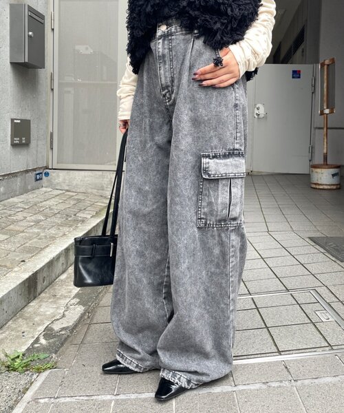 goocy(グーシー)の「デニムカーゴパンツ(デニムパンツ・レディース・ブルー/ブラック/ネイビー・MEDIUM/SMALL)」の1枚目の写真