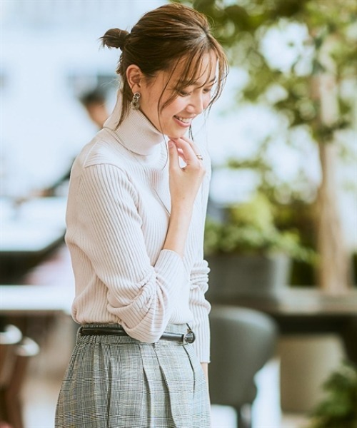 7days Life Styling（セブンデイズライフスタイリング）の「【静電気防止/UVカット】毛玉になりにくい　リブタートルネックニット（ニット/セーター・レディース・レッド系/杢グレー/ベージュ/ブラック/ロイヤルブルー・M/L/LL/S）」の12枚目の写真