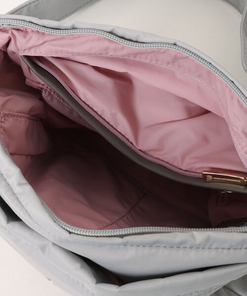 Y'SACCS（イザック）の「【ことりっぷコラボ】 trip＆dailyポシェット（ショルダーバッグ・レディース・ベージュ/チョコ/ライトグレー・FREE）」の7枚目の写真