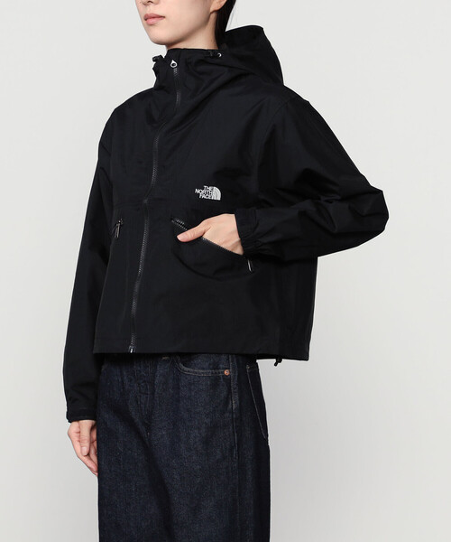 THE NORTH FACE(ザノースフェイス)の「THE NORTH FACE | SHORT COMPACT JACKET WOMEN(ナイロンジャケット・レディース・ベージュ系その他/ブラック・M/L)」の1枚目の写真