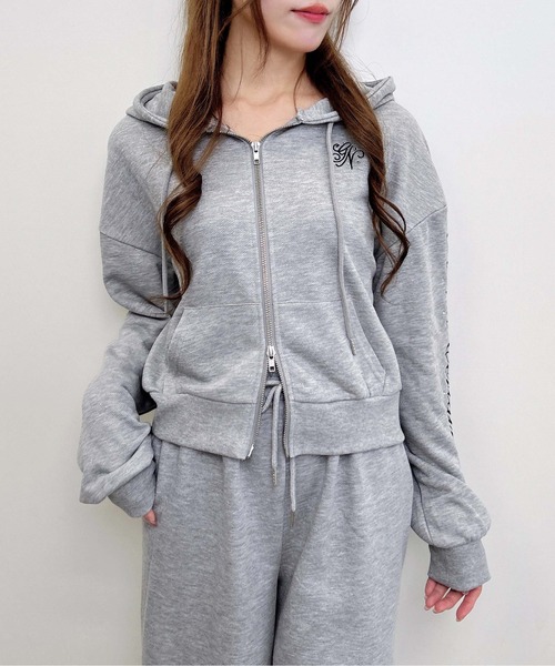 INGNI(イング)の「ラメスウェット刺繍パーカー(パーカー・レディース・グレー/ライトピンク/ブラック・M)」の7枚目の写真