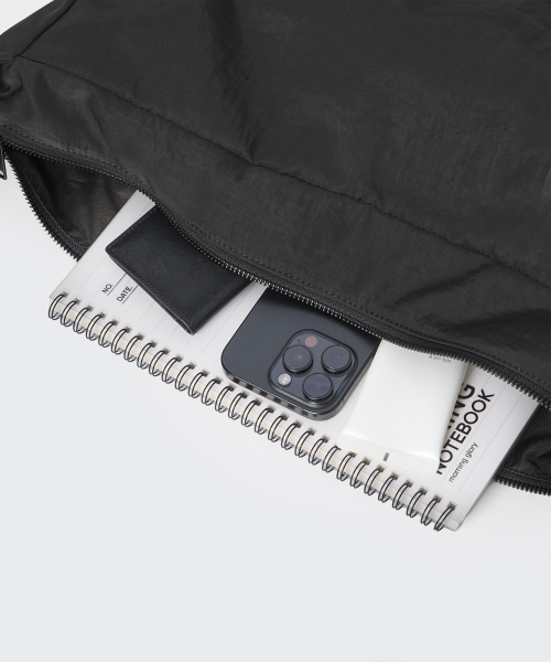MUSINSA STANDARD（ムシンサスタンダード）の「エイジドナイロンスリングクロスバッグ[ブラック]（メッセンジャーバッグ・メンズ・その他・F）」の9枚目の写真