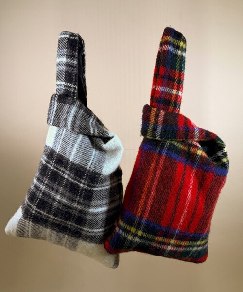 MICO COULIER(ミコクリエ)の「《別注》【TWEEDMILL】チェック柄トートバッグ(トートバッグ・レディース・グレー系その他/レッド系その他・FREE)」の2枚目の写真