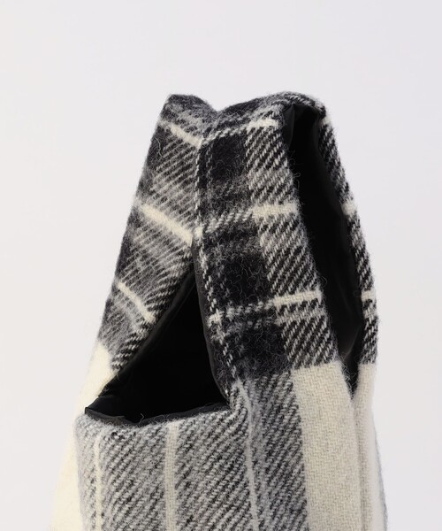 MICO COULIER(ミコクリエ)の「《別注》【TWEEDMILL】チェック柄トートバッグ(トートバッグ・レディース・グレー系その他/レッド系その他・FREE)」の16枚目の写真