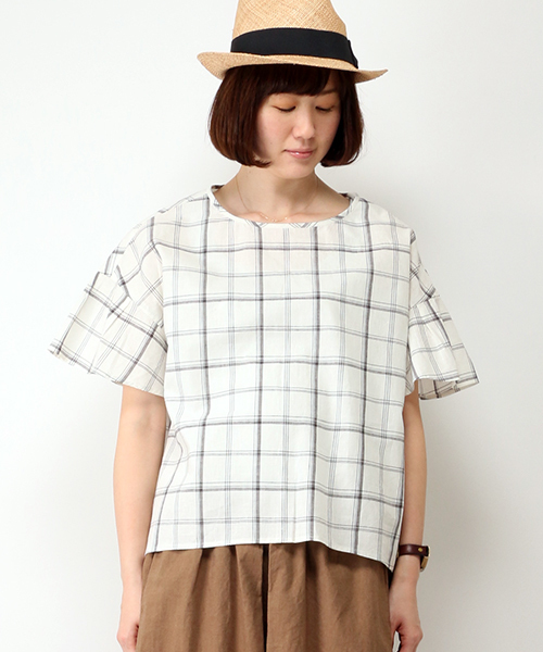 LBC（エルビーシー）の「リネンコットンフリル袖ブラウス        （シャツ/ブラウス・レディース・ホワイト/オフホワイト/ダークブルー・LARGE/MEDIUM）」の3枚目の写真