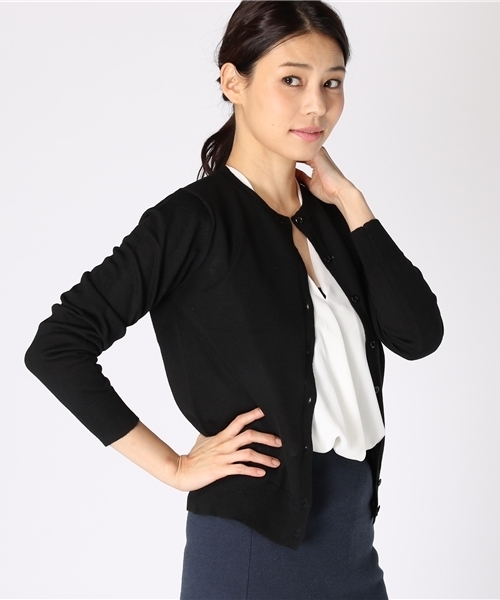 NATURAL BEAUTY BASIC(ナチュラルビューティーベーシック)の「【AneCan 12月号掲載】イタリーウールベーシックラウンドネックカーディガン(カーディガン/ボレロ・レディース・ピンク/グリーン/グレー/ブラック/ベージュ/ブルー系その他・MEDIUM/SMALL)」の2枚目の写真