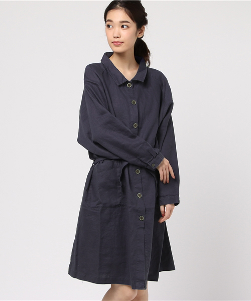 LBC（エルビーシー）の「平織りリネンステンカラーコート               （ステンカラーコート・レディース・オフホワイト/ブルー・MEDIUM）」の13枚目の写真