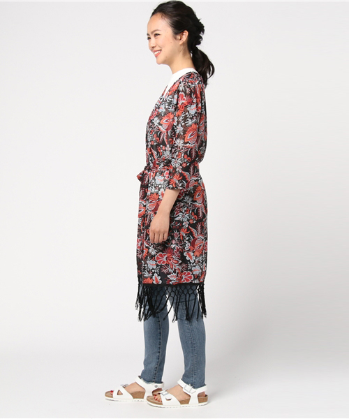 VENCEEXCHANGE（ヴァンスエクスチェンジ）の「フリンジエスニック花柄ガウン        （カーディガン/ボレロ・レディース・レッド/オフホワイト・MEDIUM）」の4枚目の写真