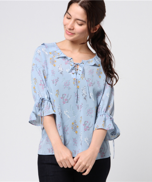 mysty woman（ミスティウーマン）の「デシン花柄編み上げフリル衿ブラウス（シャツ/ブラウス・レディース・ブラック/ライトブルー/イエロー系その他/オフホワイト・FREE）」の16枚目の写真