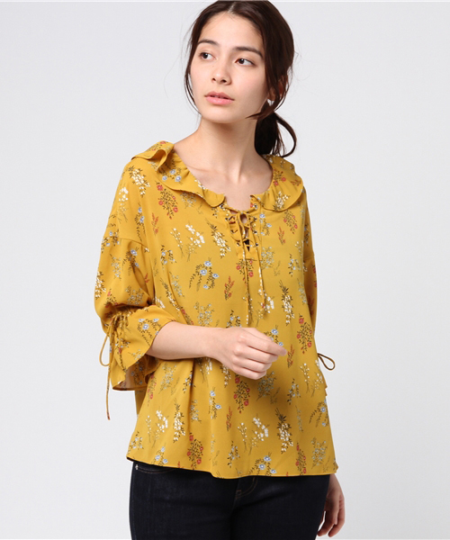 mysty woman（ミスティウーマン）の「デシン花柄編み上げフリル衿ブラウス（シャツ/ブラウス・レディース・ブラック/ライトブルー/イエロー系その他/オフホワイト・FREE）」の17枚目の写真