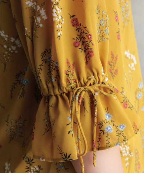 mysty woman（ミスティウーマン）の「デシン花柄編み上げフリル衿ブラウス（シャツ/ブラウス・レディース・ブラック/ライトブルー/イエロー系その他/オフホワイト・FREE）」の18枚目の写真