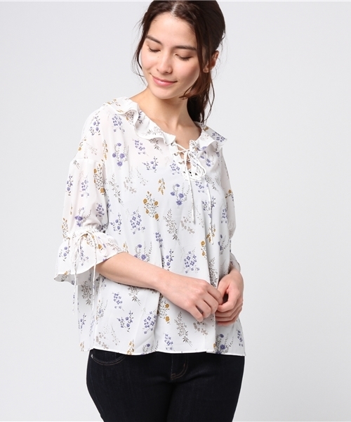 mysty woman（ミスティウーマン）の「デシン花柄編み上げフリル衿ブラウス（シャツ/ブラウス・レディース・ブラック/ライトブルー/イエロー系その他/オフホワイト・FREE）」の20枚目の写真