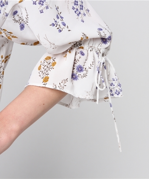 mysty woman（ミスティウーマン）の「デシン花柄編み上げフリル衿ブラウス（シャツ/ブラウス・レディース・ブラック/ライトブルー/イエロー系その他/オフホワイト・FREE）」の10枚目の写真