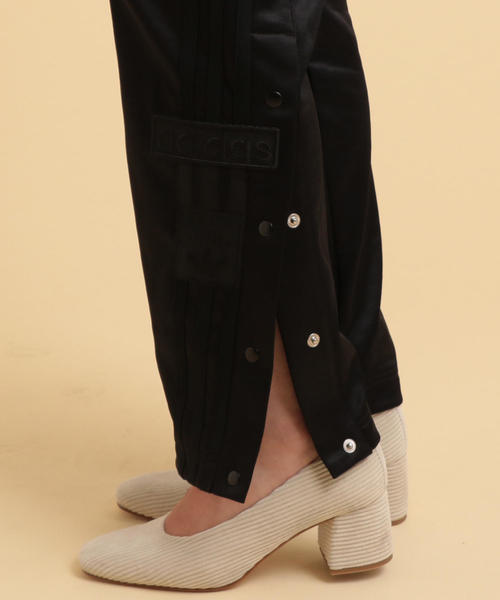 adidas Originals（アディダスオリジナルス）の「【別注】＜adidas Originals（アディダス）＞∴トラックパンツ о（その他パンツ・レディース・ブラック・SMALL/X-SMALL）」の11枚目の写真