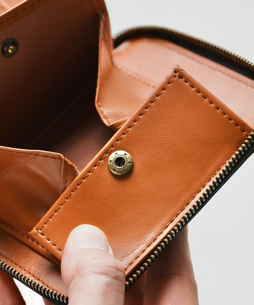 MURA(ムラ)の「ラウンドファスナーコードバン調/カーボン レザー スクエア 二つ折り財布(財布・メンズ・ブラック/ダークブラウン/ネイビー/グリーン/ブラック系その他/ブルー系その他/キャメル/ワイン・FREE)」の21枚目の写真