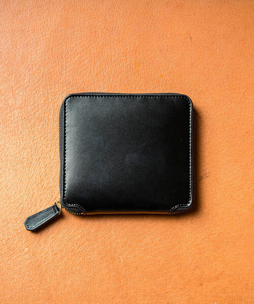 MURA（ムラ）の「ラウンドファスナーコードバン調/カーボン レザー